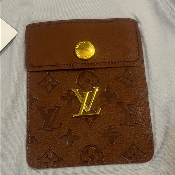 Louis Vuitton Light Gray Tee with Brown Pocket sz M - Picture 4 of 10